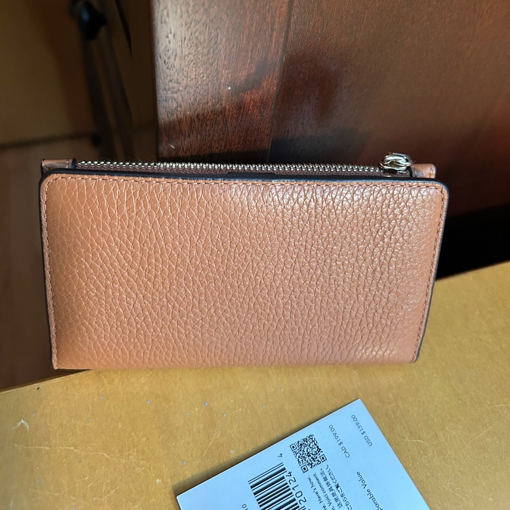 Kate Spade Small Slim bifold Leila Wallet in Pebbled Leather - Picture 2 of 8